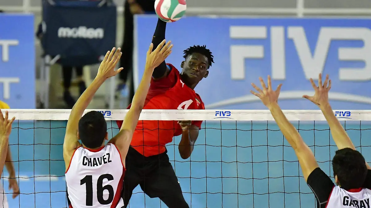 Miguel Chávez en juego ante Surinam         (Cortesía Codeson)